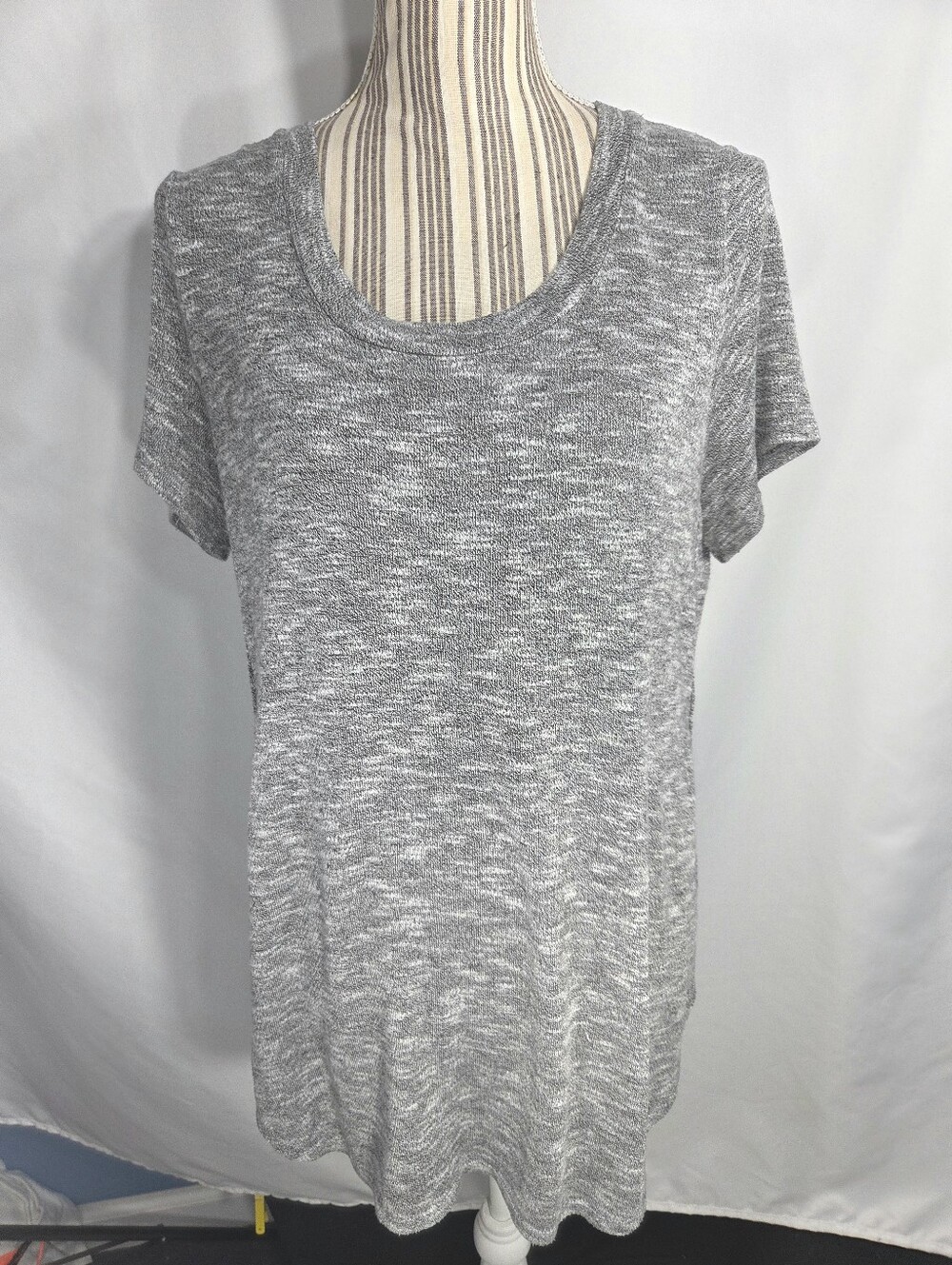 Mossimo Grey White Heathered Short Sleeve Deep Side Slits Tunic Top Size Medium